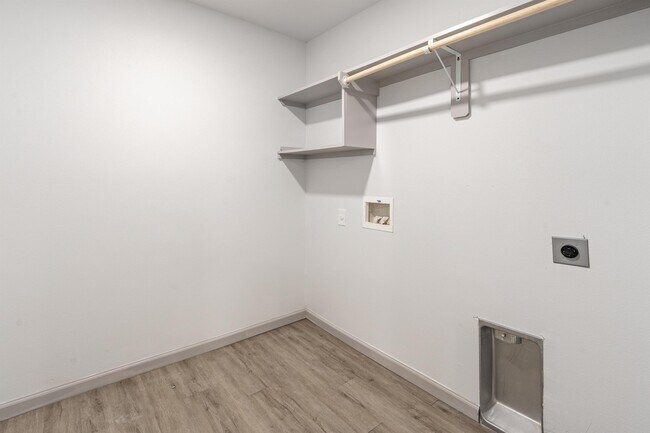 Building Photo - 5612 Kemper St