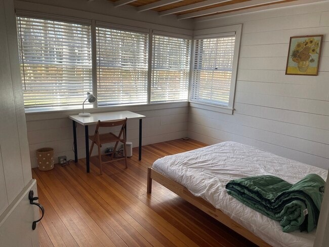 Building Photo - 45 Old Cove Rd