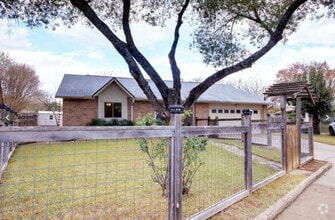 Building Photo - 6104 Bridlington Cir