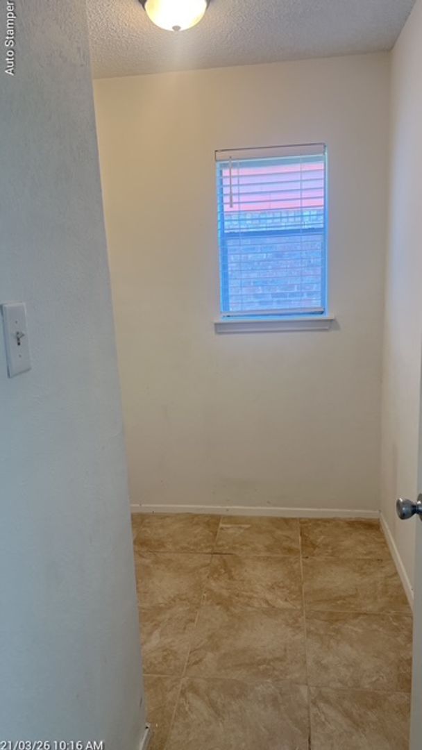 Building Photo - 7221 W Cleburne Rd