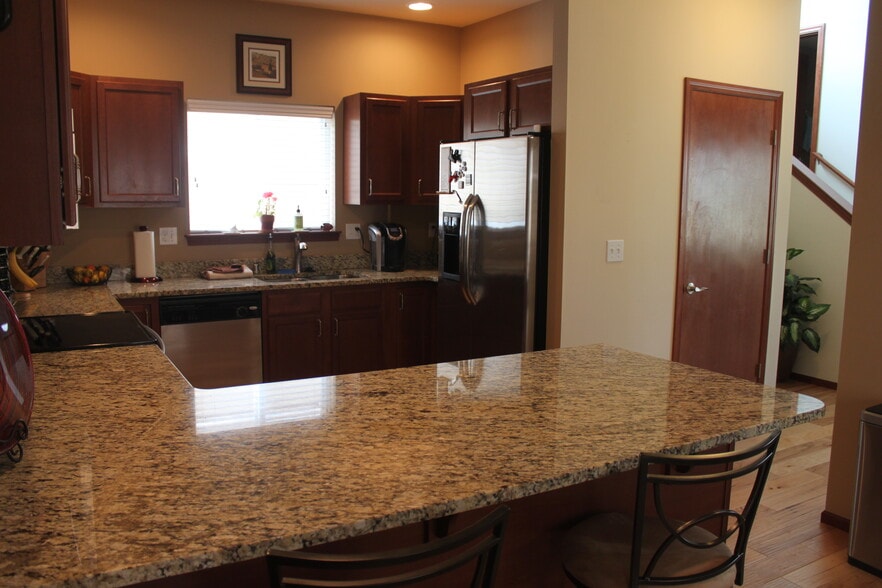 Building Photo - 341 Holland Ave