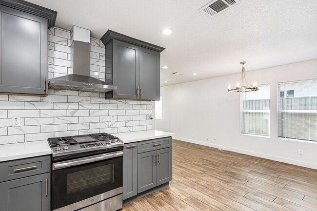 Building Photo - 7401 Valaria Dr