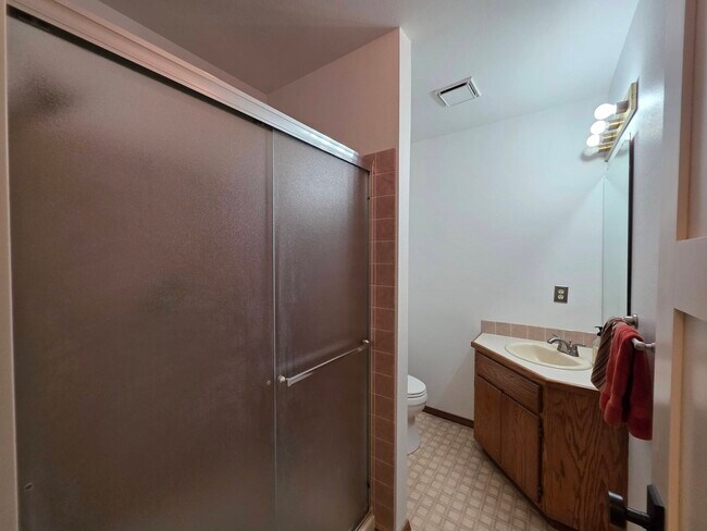Building Photo - 4002 S Olson Pl