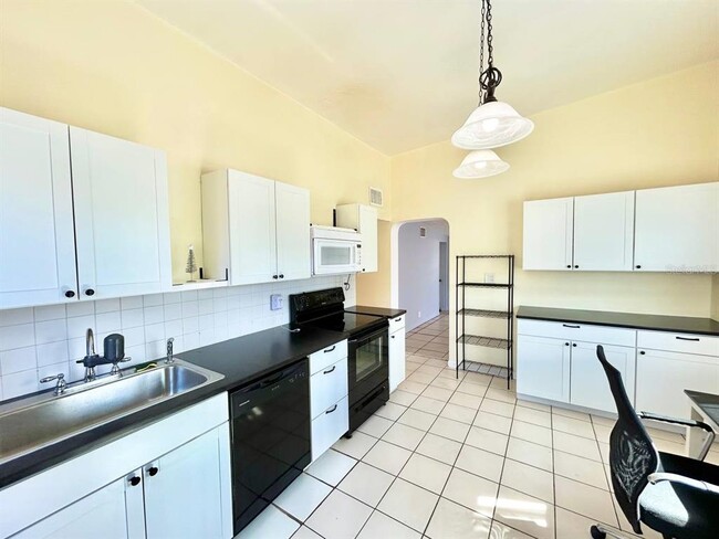 Building Photo - 5209 10th Ave S