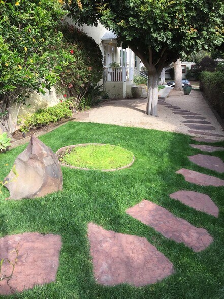 Well maintained landscaping. Weekly gardening service. - 1131 Bay Street