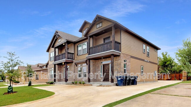 Building Photo - 903 Montclair Ave