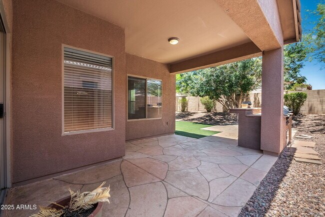 Building Photo - 4618 W Cottontail Rd