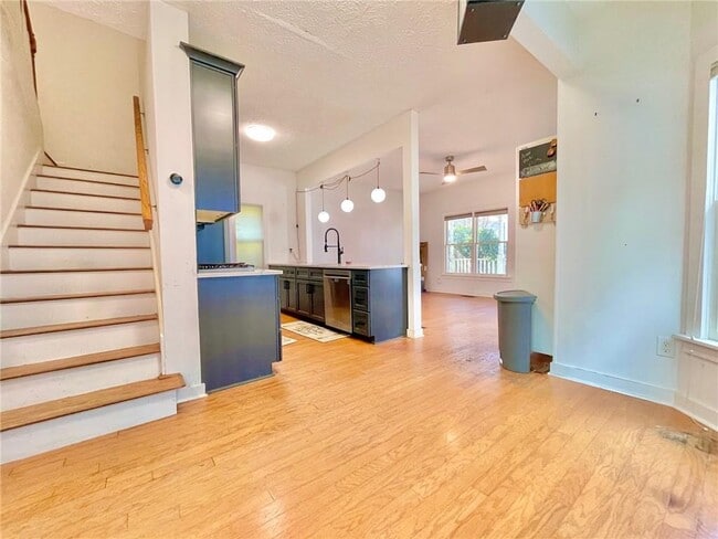 Building Photo - 220 Berean Ave SE