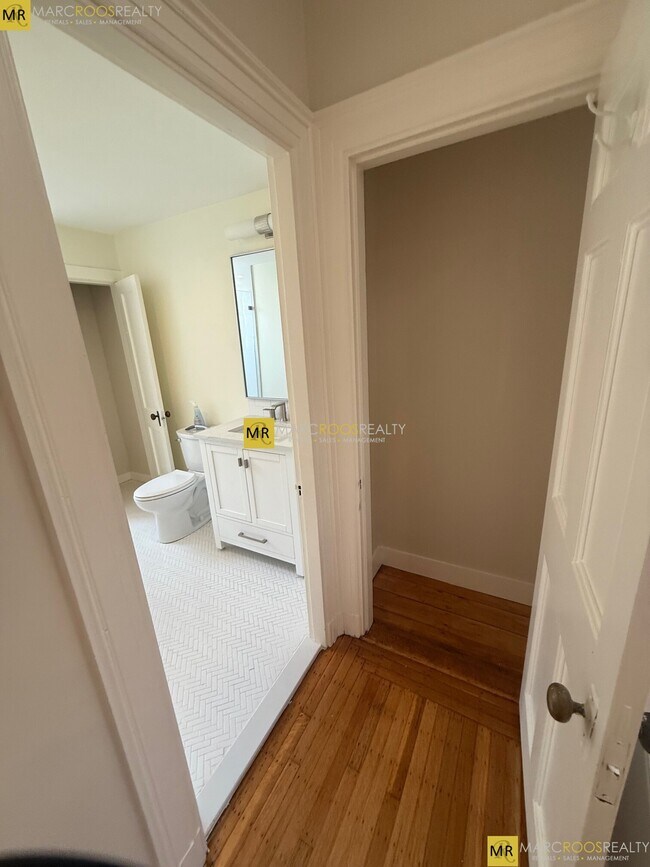 Building Photo - 1755 Beacon St