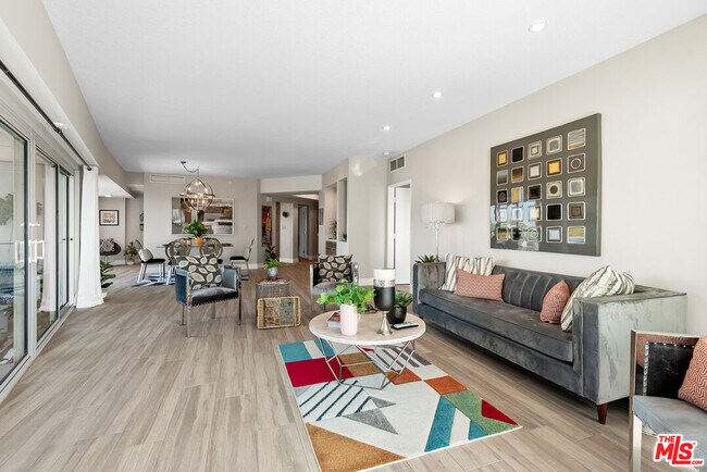Building Photo - 13600 Marina Pointe Dr