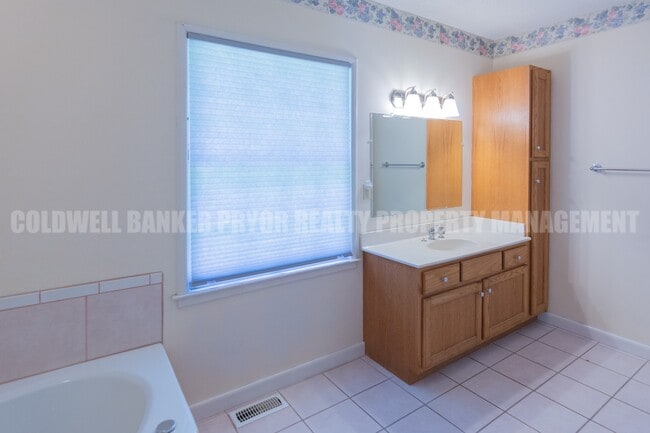 Building Photo - 4890 College Dr E