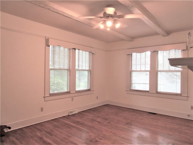 Building Photo - 2413 Pope Dr