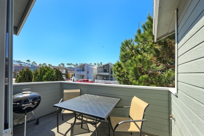 Building Photo - 9-MONTH FURNISHED WINTER RENTAL MID SEPT 2026 THROUGH MID JUNE 2027 **3-car parking**