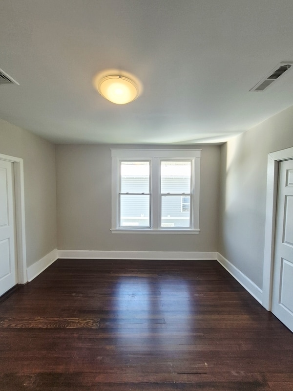 Building Photo - 2113 Barton Ave