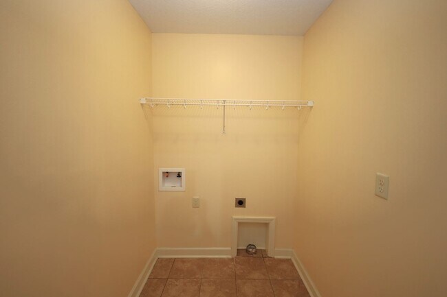Building Photo - 4105 Silver Glenn