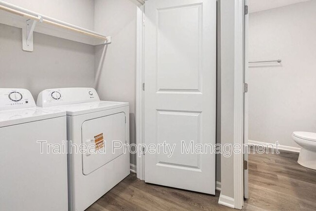 Building Photo - 611 Fall Meadow Ln