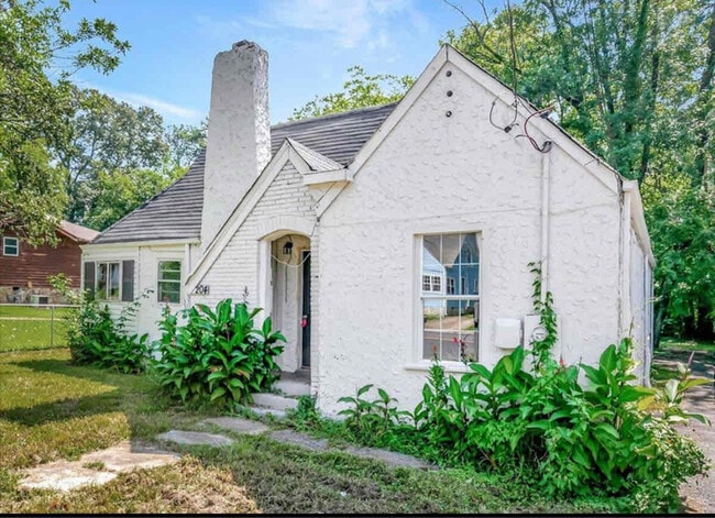 Building Photo - 204 S Moore Rd