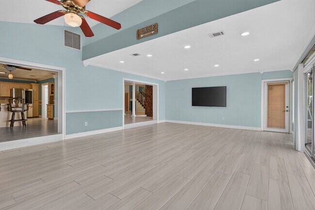 Building Photo - 414 Somerset Dr