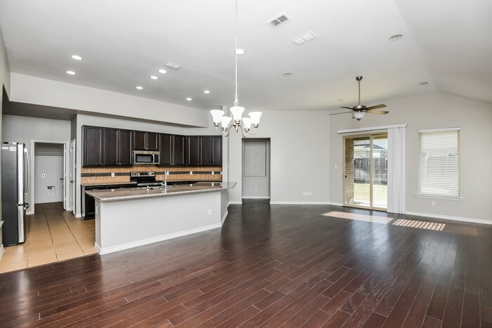 Building Photo - 8748 Maple Ridge Trail