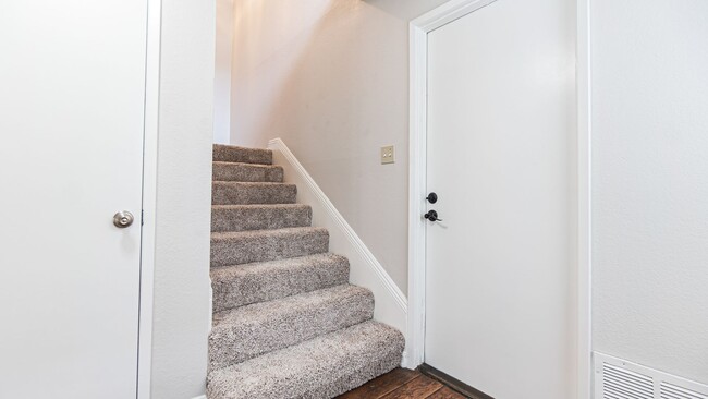 Building Photo - 2 Story Townhouse