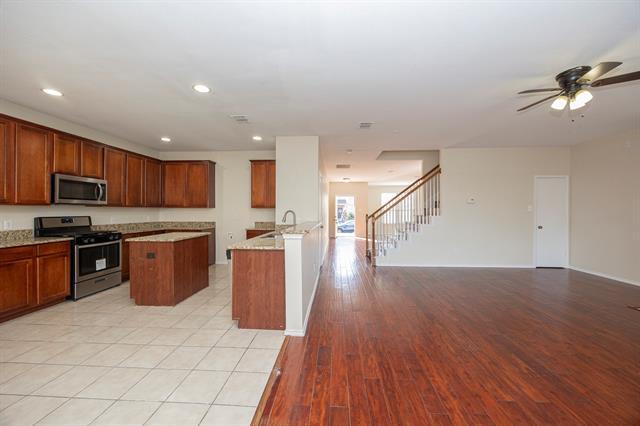 Building Photo - 5828 Pebble Ridge Dr