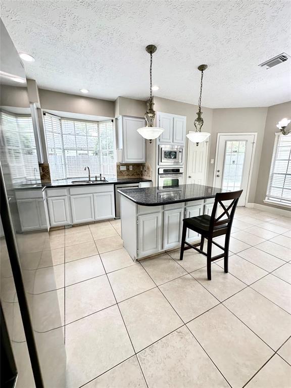 Building Photo - 14503 Redwood Bend Trail