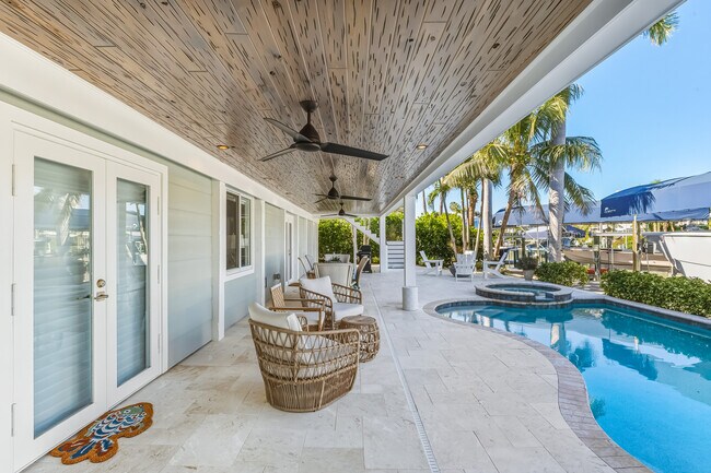 Building Photo - 165 1st St E