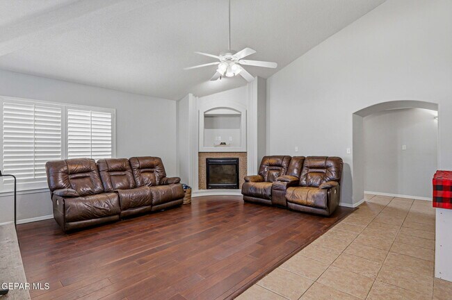Building Photo - 3828 Tierra Aurora Dr