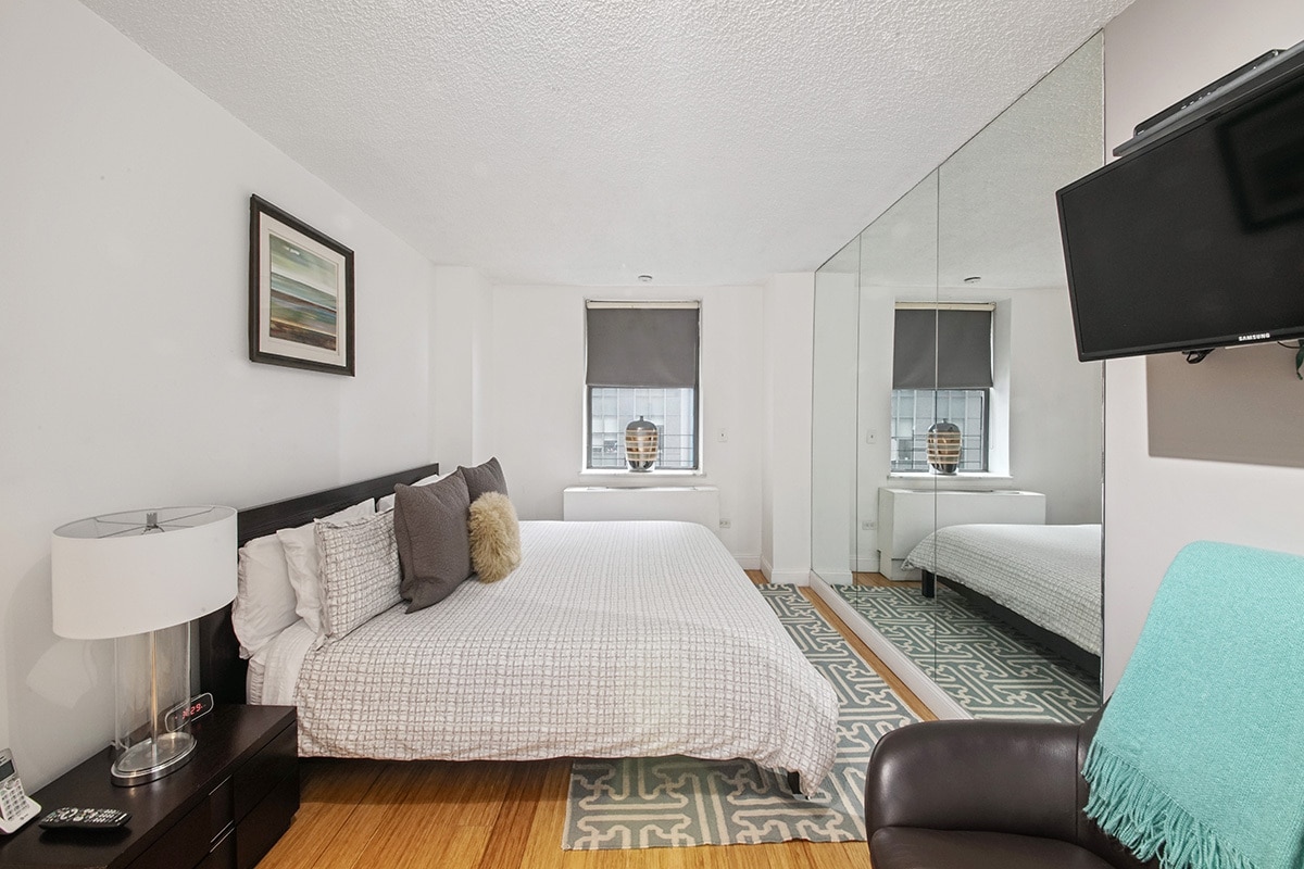 Building Photo - 150 West 51st Street