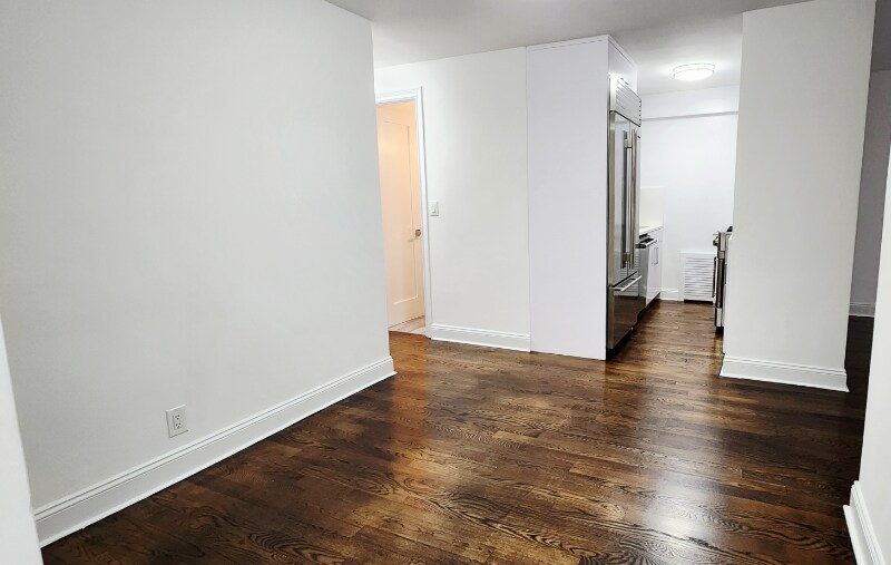 Building Photo - 40 E 56th St
