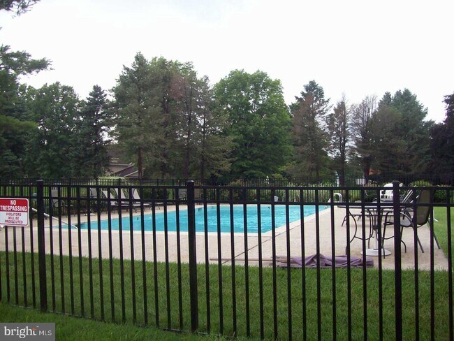 Building Photo - 201 Village Walk