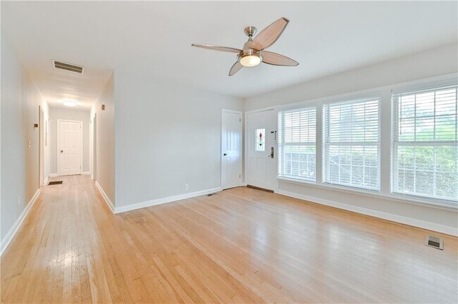 Building Photo - 2454 Drew Valley Rd NE