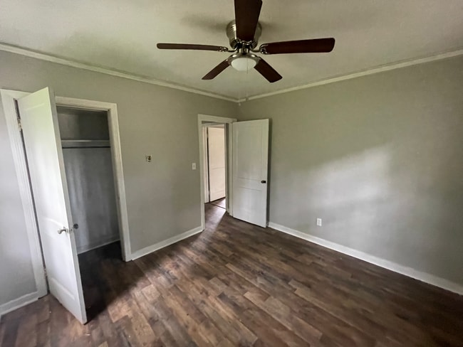 Building Photo - 3733 Northbrook Dr