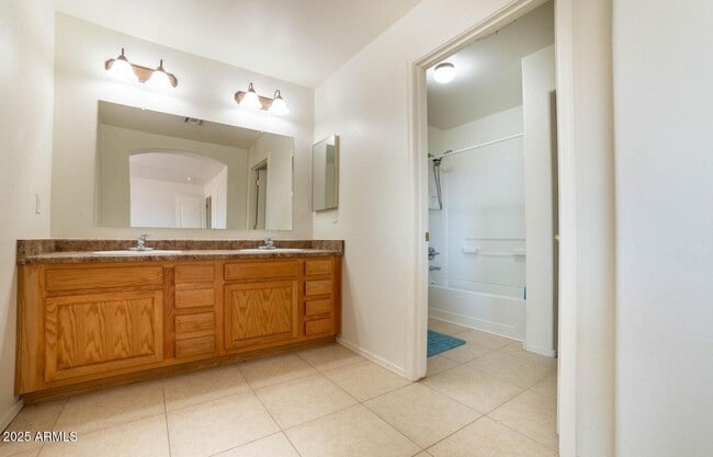 Building Photo - 37718 W Wedgewood Ave