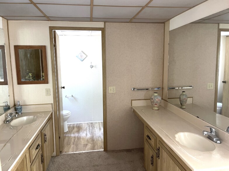 Building Photo - 17880 Mockingbird Dr