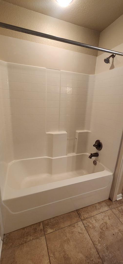 Building Photo - Lovely 2 Bed/2 Bath Duplex in Trimmier Est...