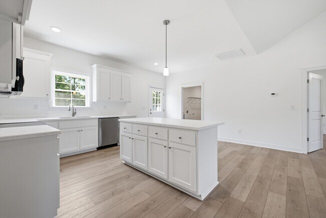 Building Photo - 21161 Baileys Ln
