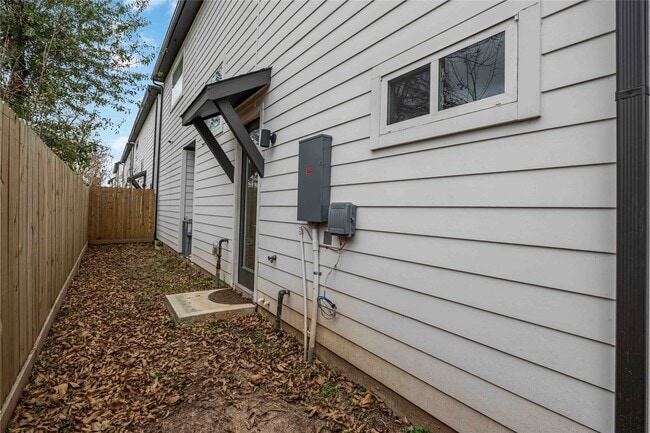 Building Photo - 2611 Huntington Creek Ln