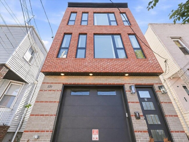 Building Photo - 220 Freeman Ave