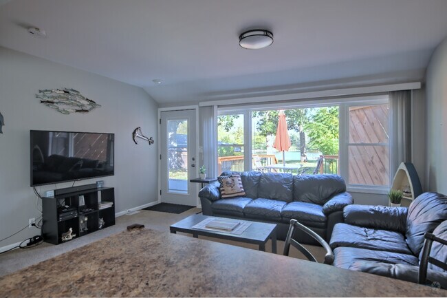Building Photo - 4228 Riverside Dr