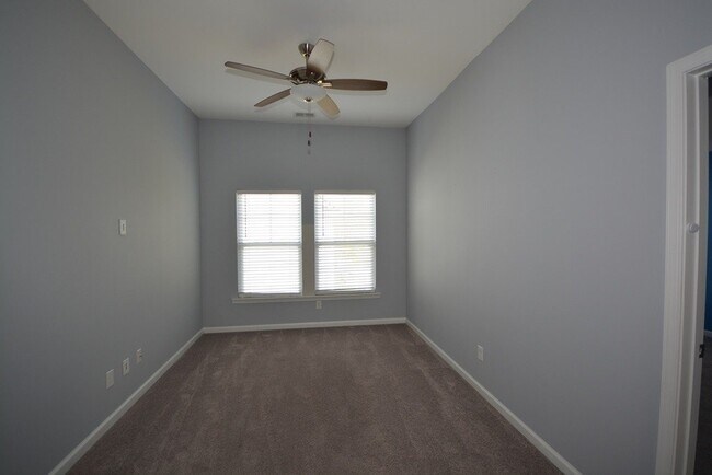 Building Photo - "Luxurious 5-Bed in, Pooler!"