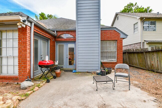 Building Photo - 8323 Lake Crystal Dr