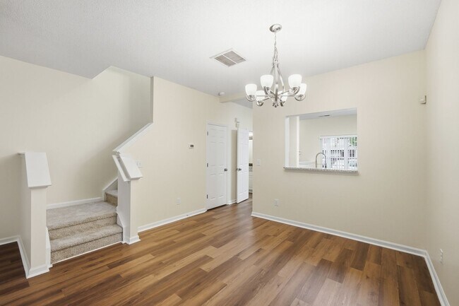 Building Photo - Beautiful Matthews Townhome with Updated Interior & Community Pool