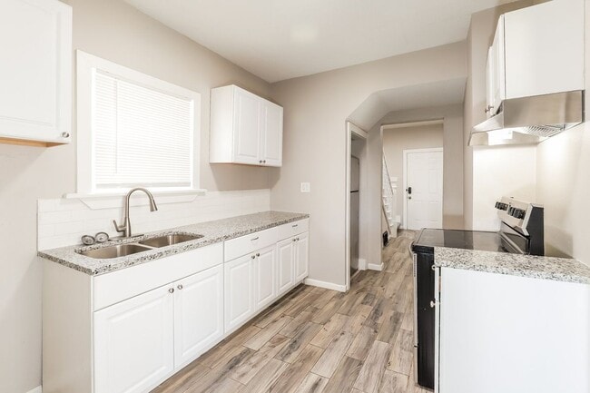 Building Photo - 2316 Delavan Ave