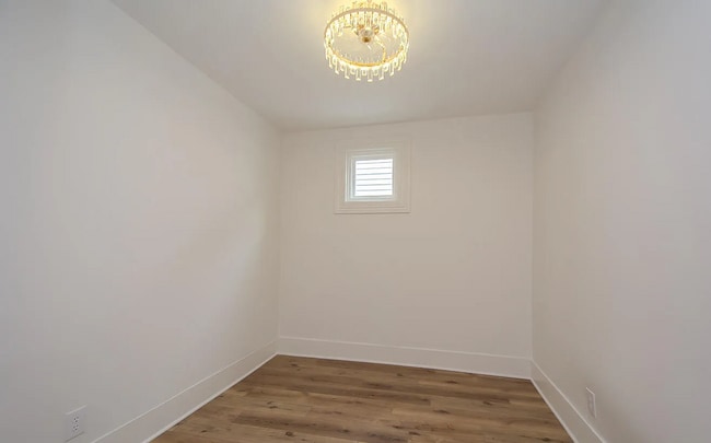 Building Photo - Updated & Beautiful 2 Bedroom Home with Private Backyard!