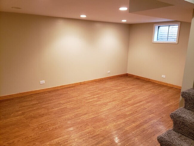 Building Photo - 2146 Rugen Rd
