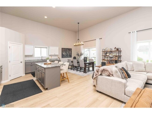 Building Photo - 1058 Ashley Dr W