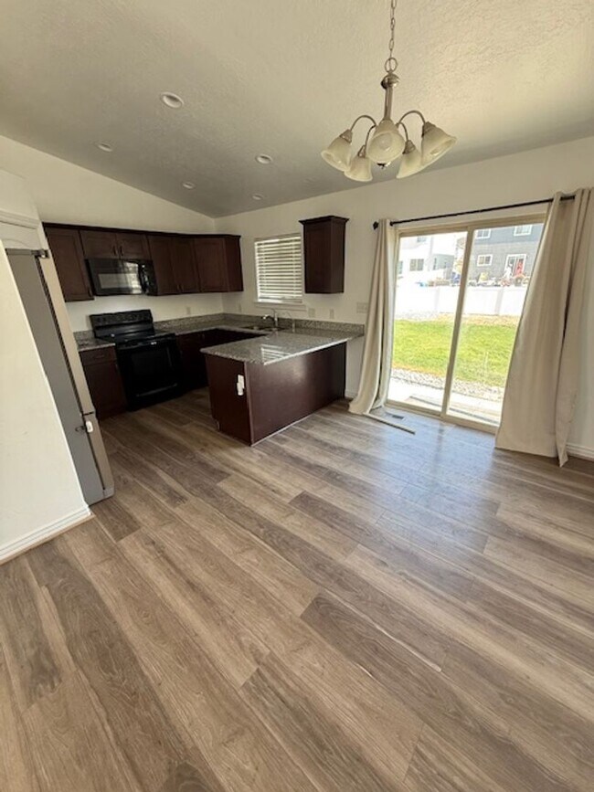 Building Photo - 3 Bedroom Eagle Mountain Home