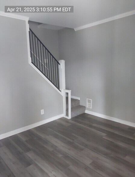 Building Photo - 2112 Sidney Ave