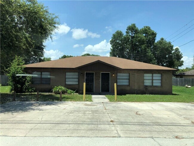 Building Photo - 2830 Skyview Dr